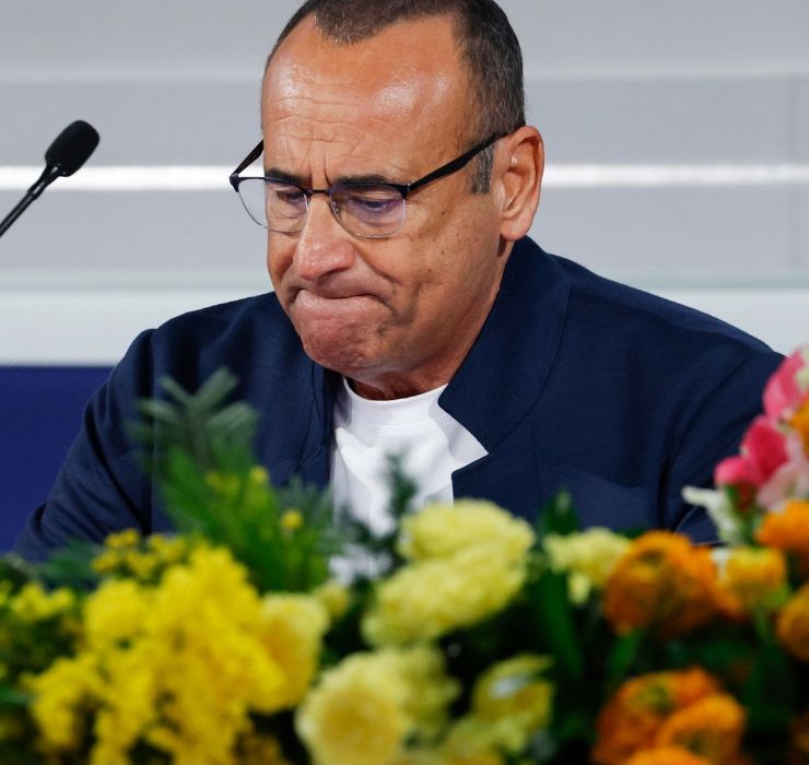 Carlo Conti pensieroso