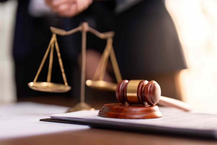 Giudice e martelletto