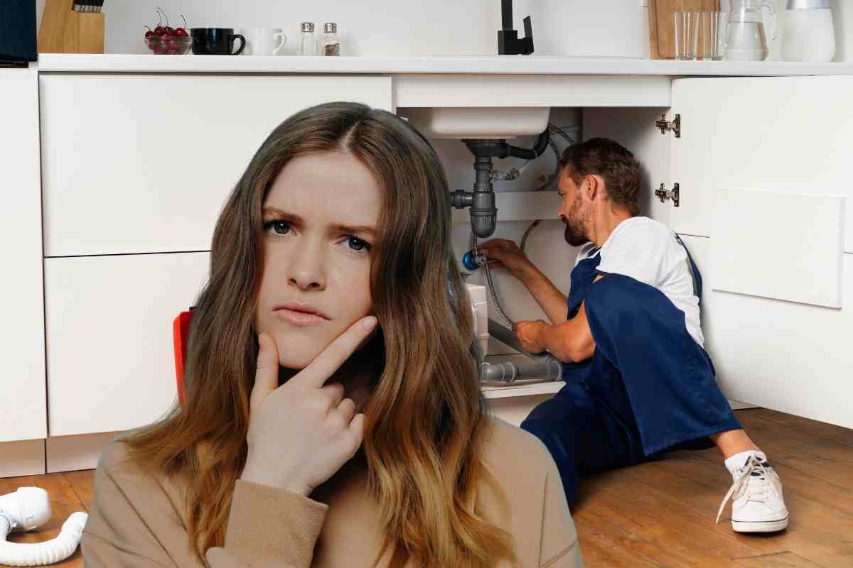 Idraulico e donna dubbiosa