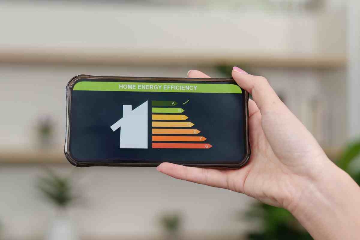Telefono con classi energetiche della casa